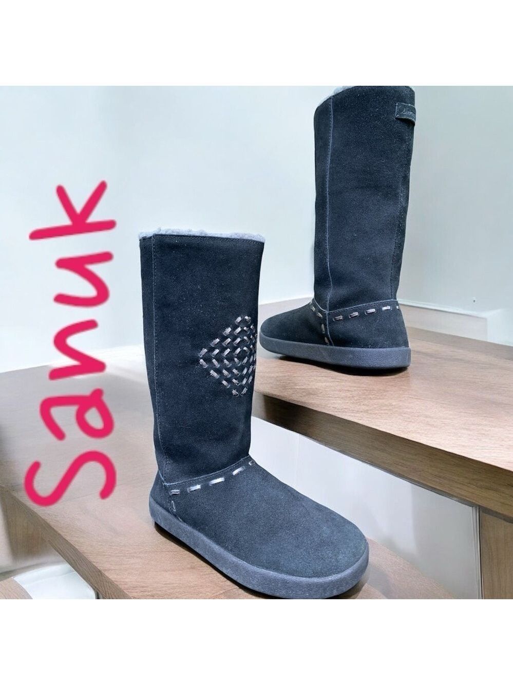 Sanuk “TOASTY TAILS” BLACK SUEDE/ FAUX FUR LINED BOOTS, SIZE 7.5. Excellent cond